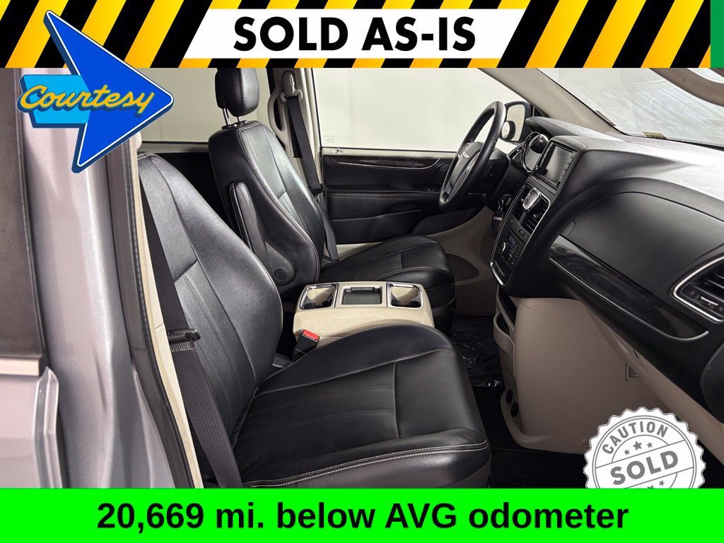 Used 2014 Chrysler Town & Country Touring FWD image 30
