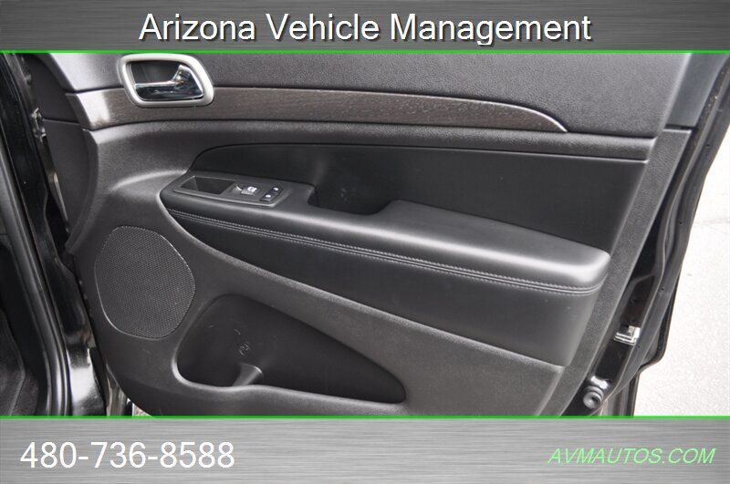 Used 2017 Jeep Grand Cherokee Altitude RWD image 30