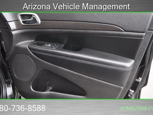 Used 2017 Jeep Grand Cherokee Altitude RWD image 30