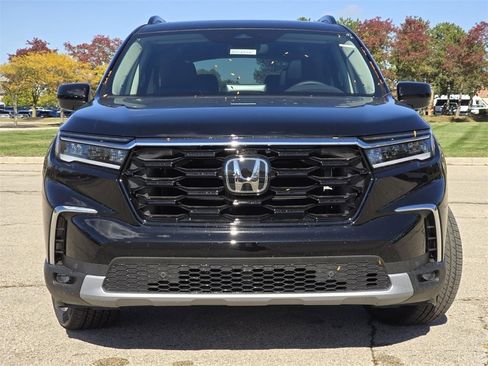 New 2025 Honda Pilot Touring image 17