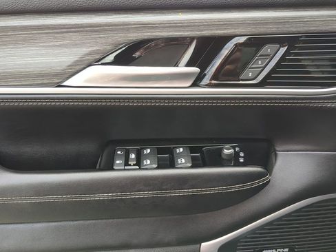 Used 2023 Jeep Wagoneer L Series III w/ Preferred Equipment Group image 14