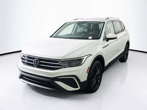 Used 2022 Volkswagen Tiguan SE image 3