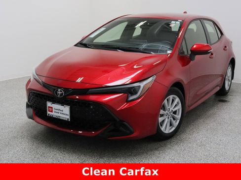 Used 2025 Toyota Corolla SE image 2