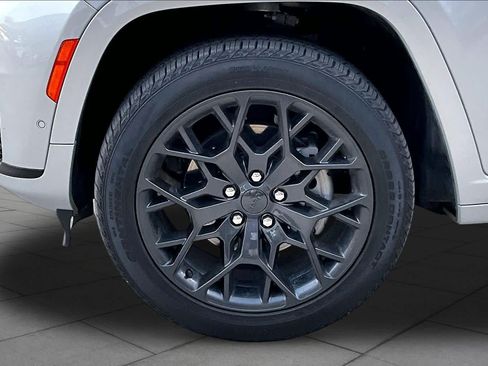 Used 2025 Jeep Grand Cherokee L Summit AWD/4WD image 11