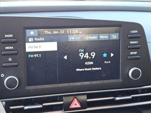 Certified 2025 Hyundai Elantra SE image 11