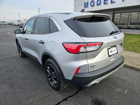 Used 2020 Ford Escape SE image 9