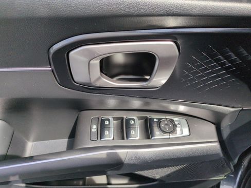 Certified 2025 Kia Sorento EX w/ Panoramic Sunroof Package FWD image 13