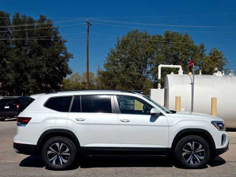 New 2026 Volkswagen Atlas SE image 3