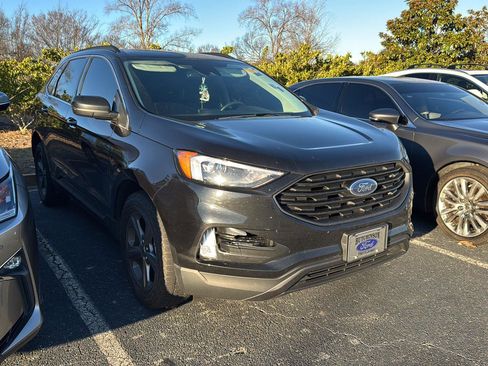 Used 2022 Ford Edge SEL w/ Sport Appearance Package image 4