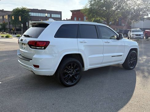 Used 2021 Jeep Grand Cherokee Laredo X AWD/4WD image 9