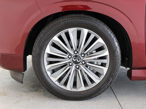 Certified 2025 INFINITI QX80 Sensory image 52