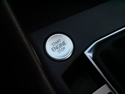 Certified 2022 Volkswagen Taos SE image 29