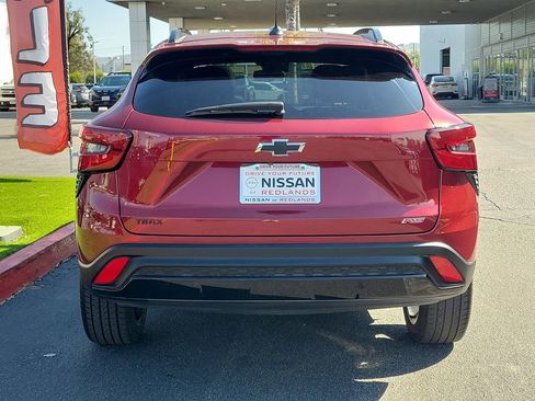 Used 2024 Chevrolet Trax RS w/ Sunroof Package image 34