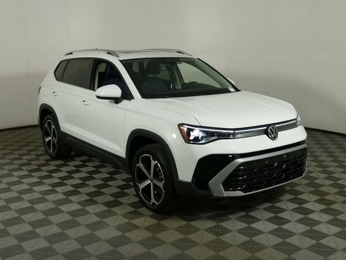 Used 2025 Volkswagen Taos SEL AWD/4WD image 1