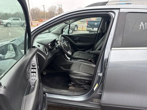 Used 2019 Chevrolet Trax LT w/ LT Convenience Package image 13