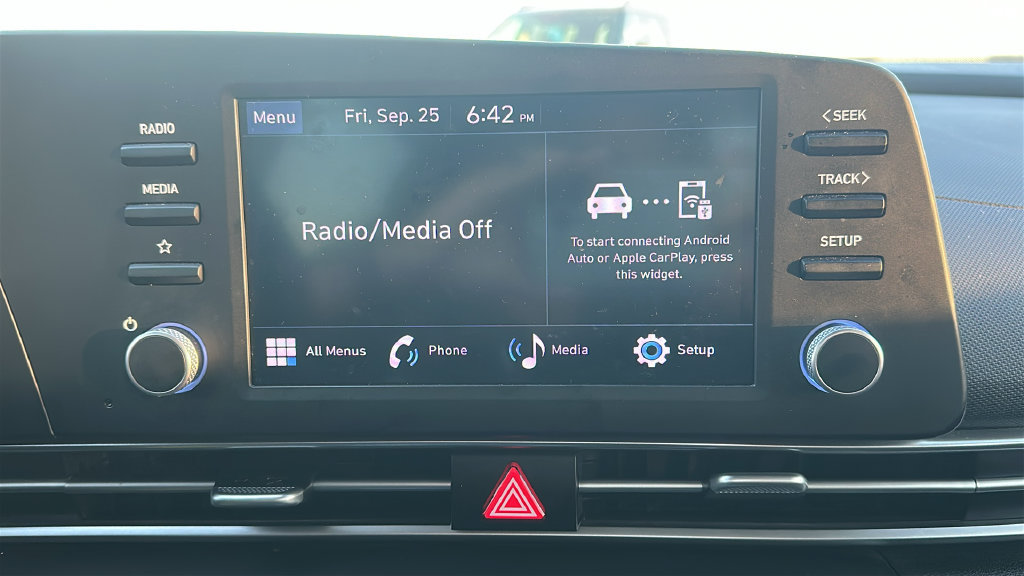 Used 2024 Hyundai Elantra SE FWD image 23