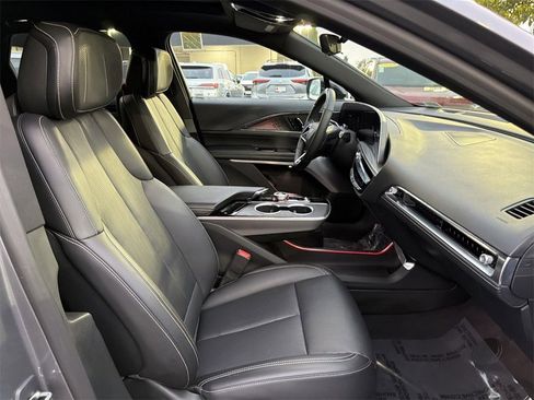 Used 2023 Cadillac Lyriq 2WD image 29