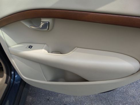 Used 2009 Volvo XC70 3.2 image 38