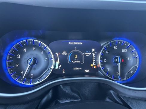 Used 2022 Chrysler Pacifica Touring-L image 30