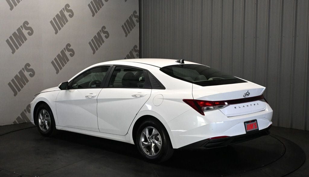 Used 2021 Hyundai Elantra SE FWD image 7
