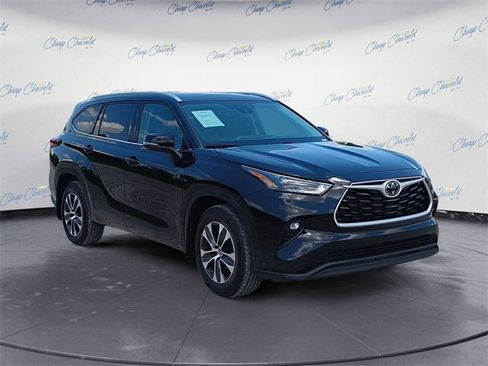 Used 2022 Toyota Highlander XLE image 7