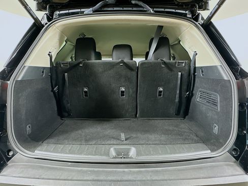 Used 2025 Nissan Pathfinder SV AWD/4WD image 29