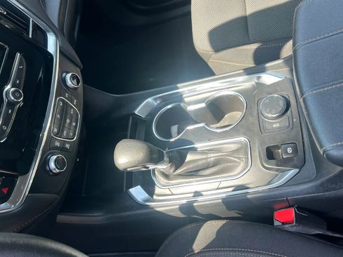 Used 2021 Chevrolet Traverse LS image 14