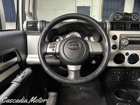 Used 2010 Toyota FJ Cruiser 4WD image 34