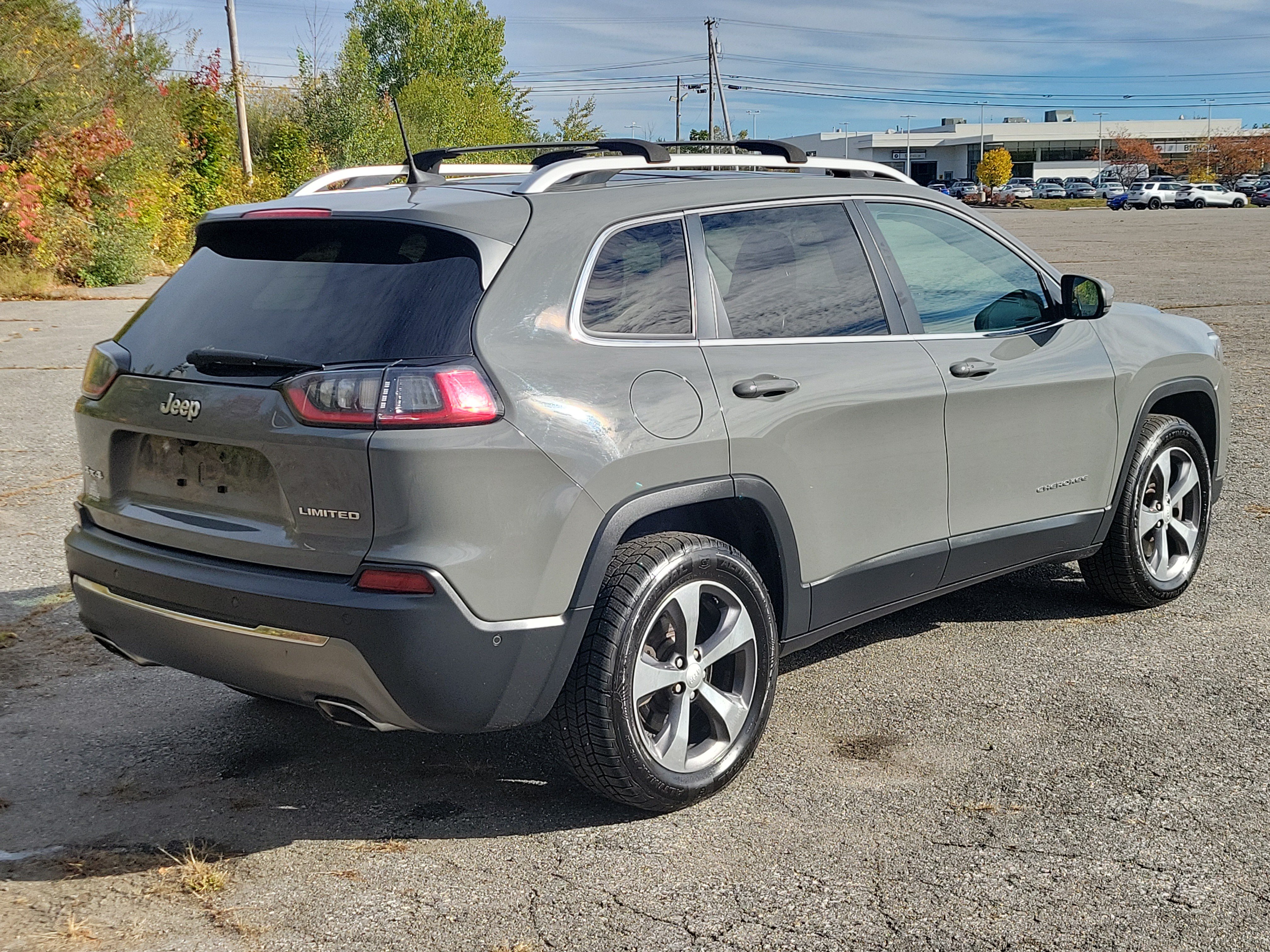 Used 2020 Jeep Cherokee Limited w/ Technology Group AWD/4WD image 5