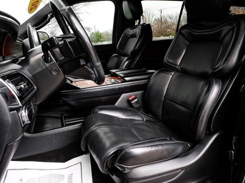 Used 2019 Lincoln Navigator Select w/ Technology Package image 32