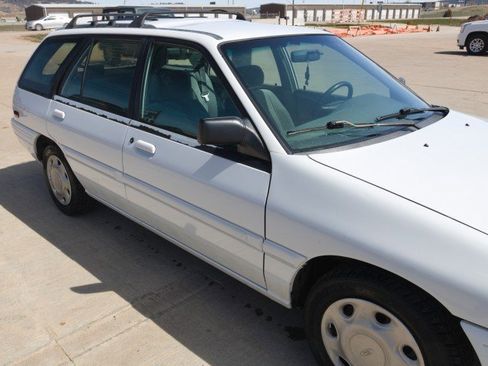 Used 1995 Ford Escort LX FWD image 10