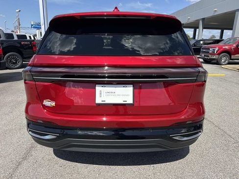 Used 2025 Lincoln Nautilus Premier AWD/4WD image 6