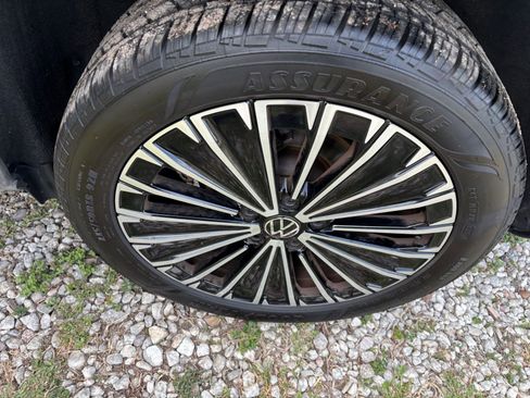 Used 2025 Volkswagen Taos SE FWD image 31