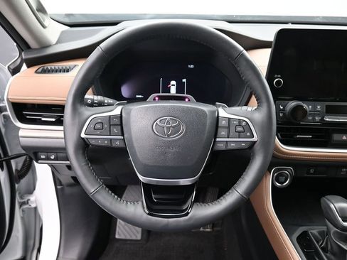 Certified 2024 Toyota Grand Highlander AWD image 16