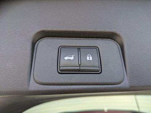 Used 2025 Nissan Rogue SV image 27