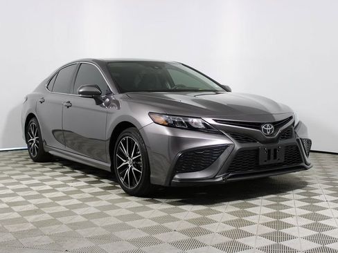 Used 2023 Toyota Camry SE FWD image 5