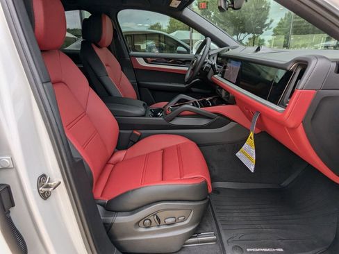 Certified 2025 Porsche Cayenne Coupe image 25