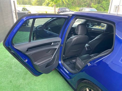Used 2018 Volkswagen Golf R 4-Door AWD/4WD image 40