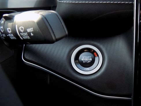 Certified 2024 Jeep Grand Cherokee Laredo w/ MOPAR Finishing Package image 31