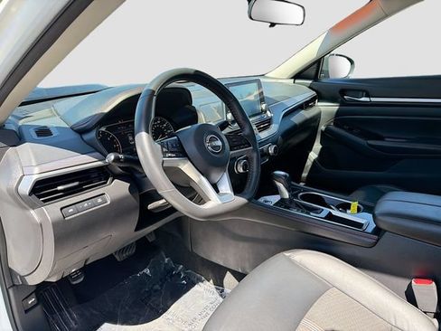 Used 2024 Nissan Altima 2.5 SR FWD image 9