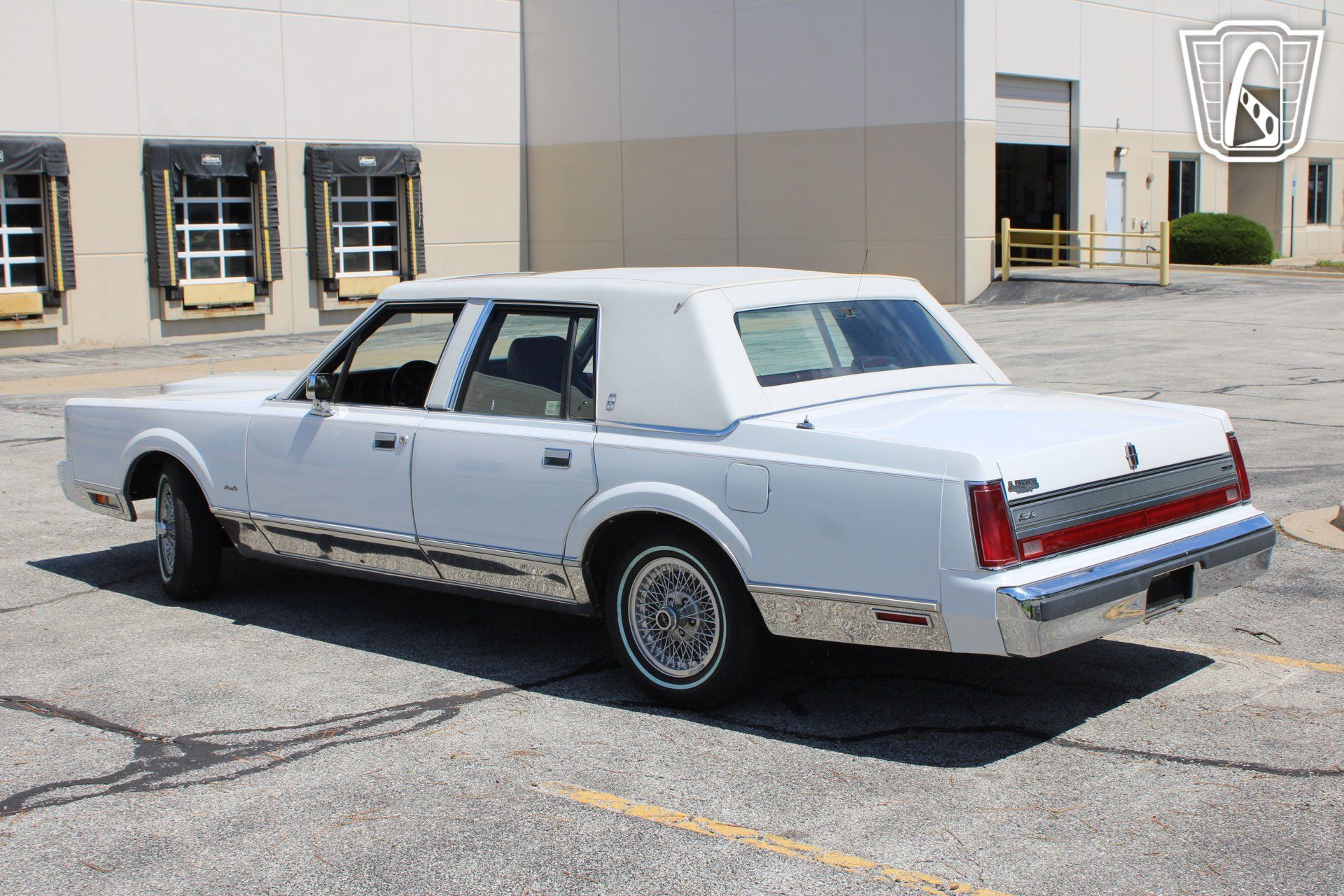 Used 1988 Lincoln Town Car Signature RWD image 7