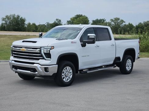 Used 2024 Chevrolet Silverado 2500 LTZ w/ LTZ Plus Package AWD/4WD image 3