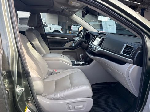Used 2018 Toyota Highlander Limited AWD/4WD image 13