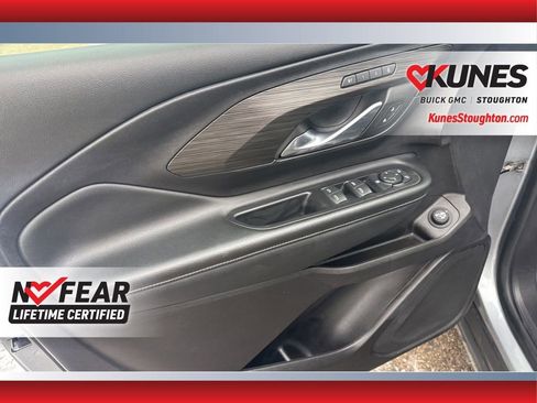 Used 2024 GMC Terrain SLT image 19