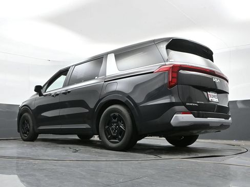 Used 2026 Kia Carnival FWD image 46