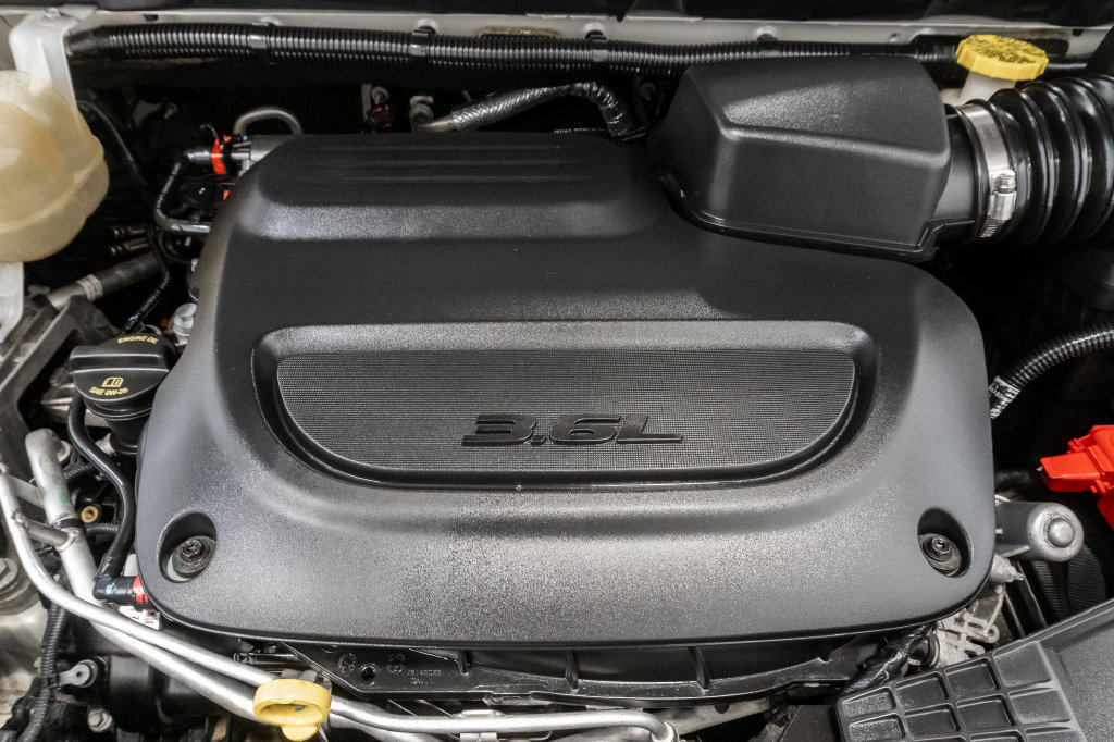 Used 2019 Chrysler Pacifica Touring-L Plus w/ Advanced Safetytec Group FWD image 4