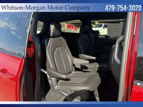 New 2026 Chrysler Pacifica Select image 10