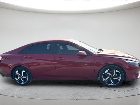 Used 2023 Hyundai Elantra SEL w/ Convenience Package FWD image 3