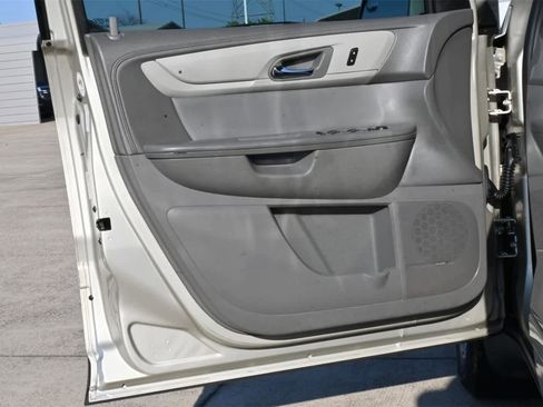 Used 2014 Chevrolet Traverse LT image 16