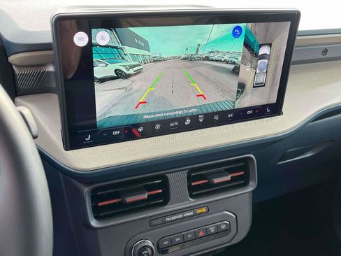 Used 2025 Ford Maverick Lariat image 22